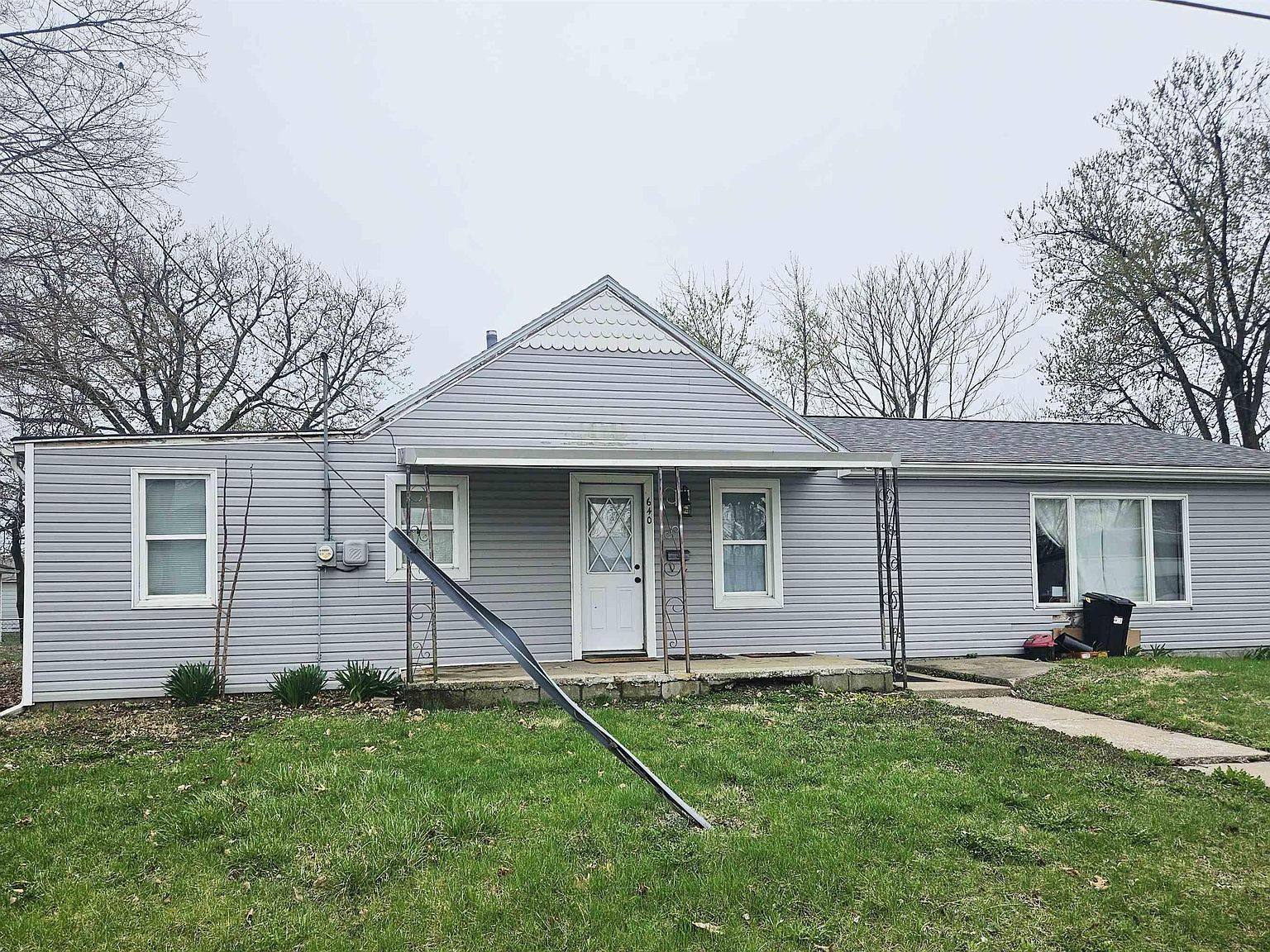 640 Grant Pl Canton, IL 61520 - Thumbnail 2