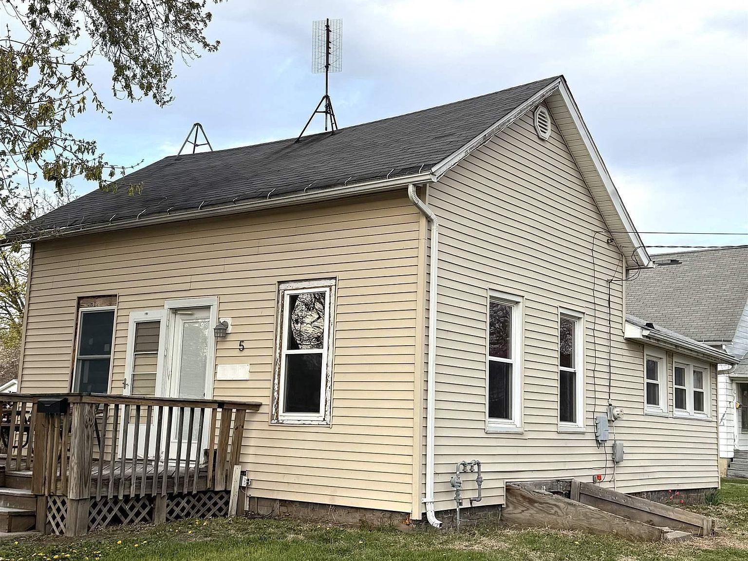 5 N 8th Ave Canton, IL 61520 - Thumbnail 2