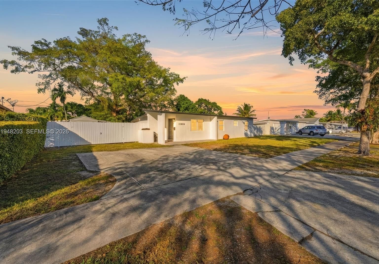 11065 SW 52nd Dr Miami, FL 33165 - Thumbnail 2