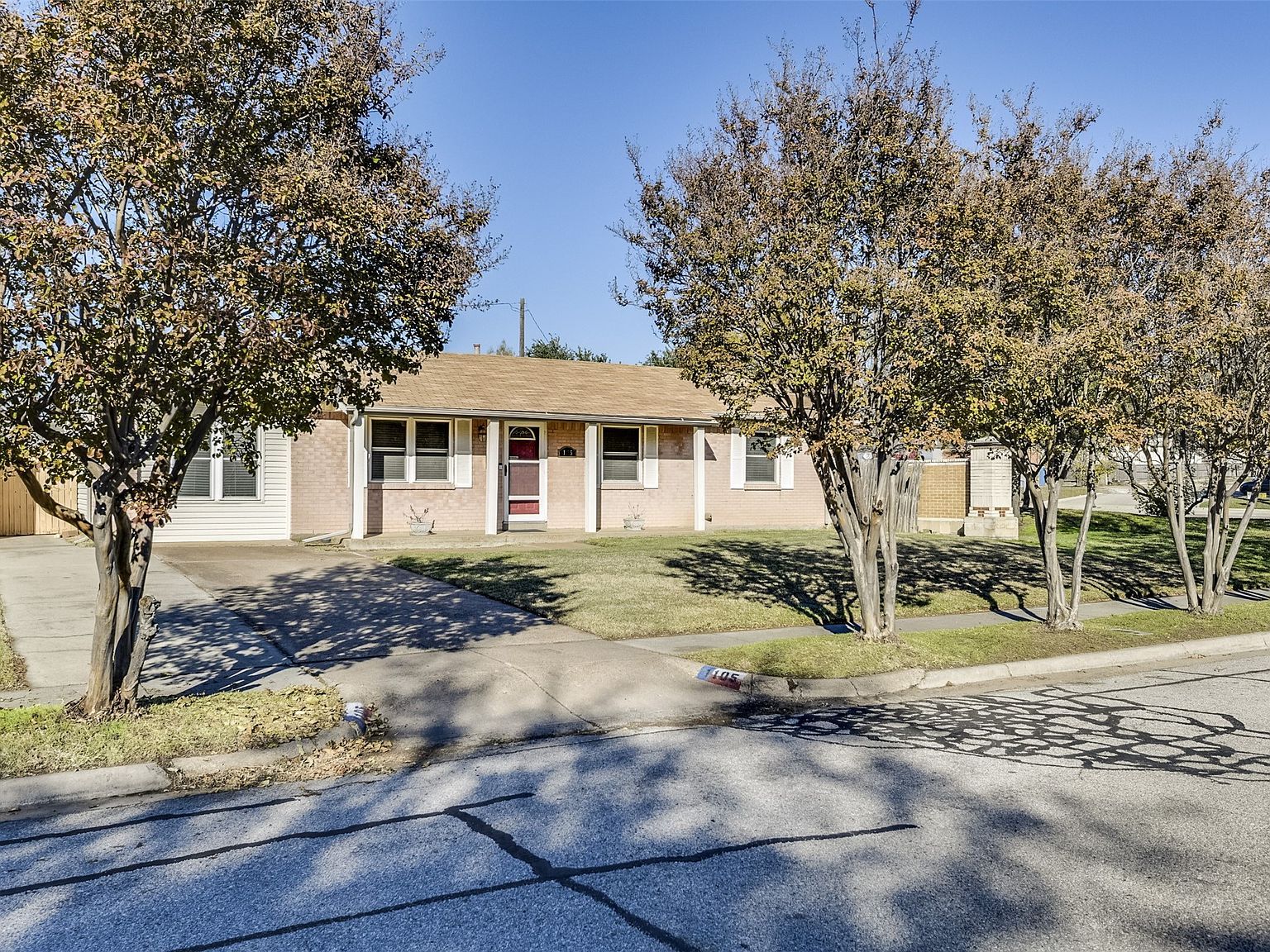 1105 Fairdale St Irving, TX 75062 - Thumbnail 2