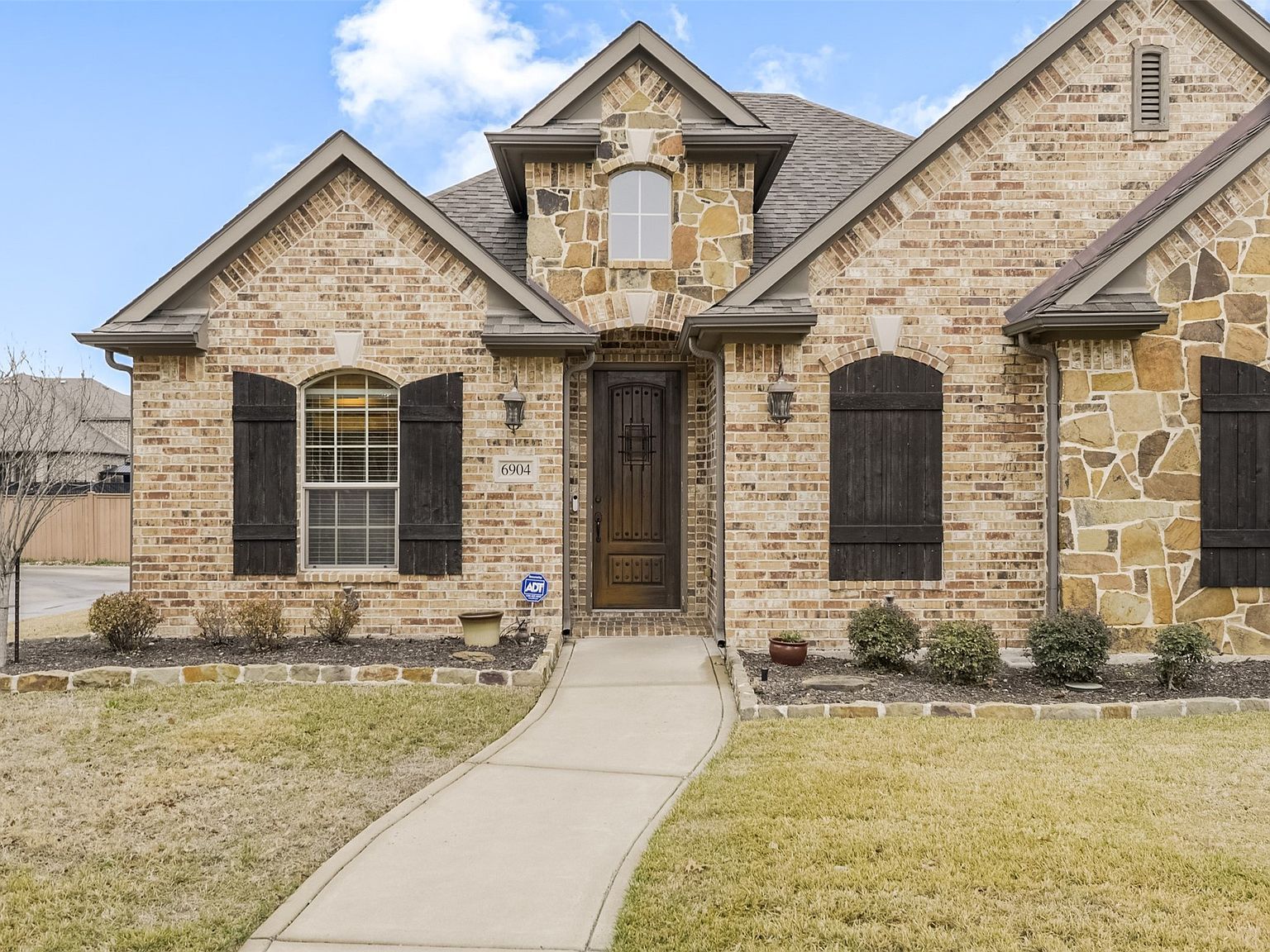 6904 Finch Dr North Richland Hills, TX 76182 - Thumbnail 2