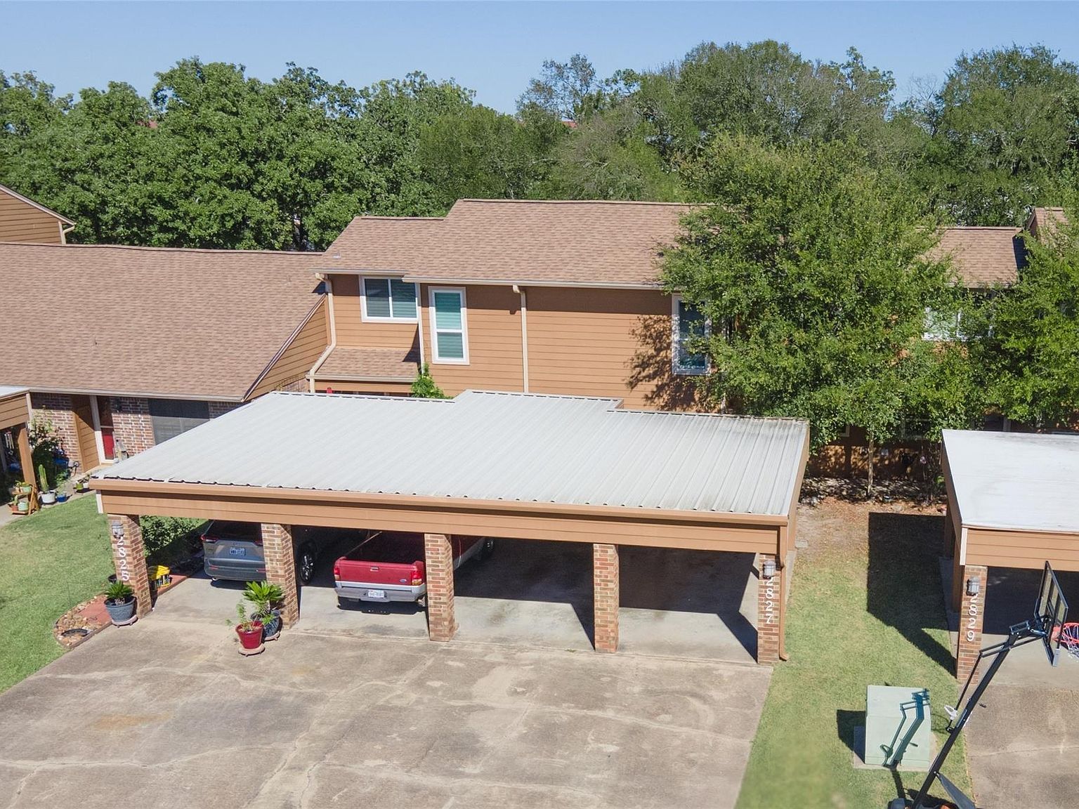 2827 Oakside Dr Bryan, TX 77802 - Thumbnail 2