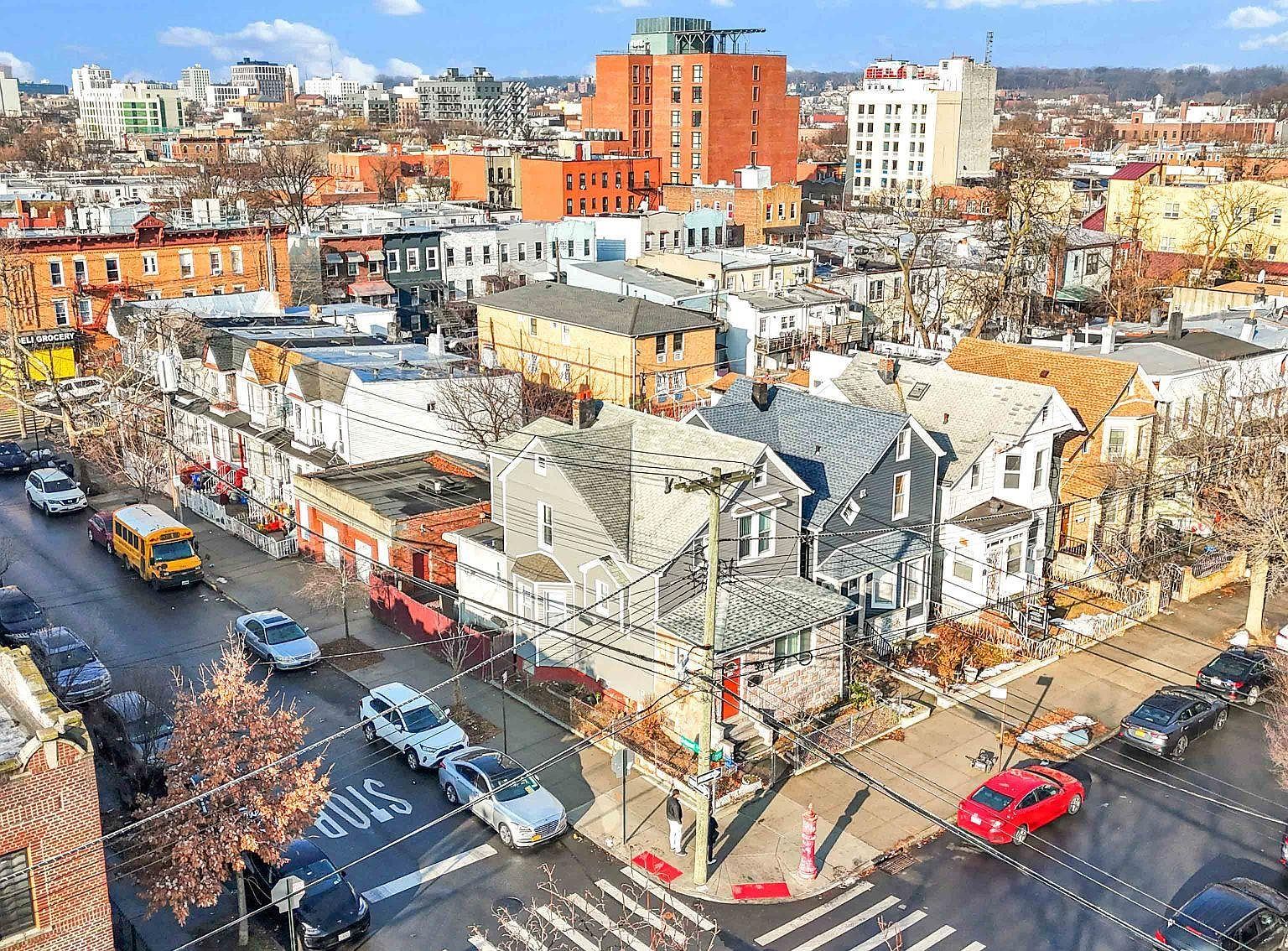 194 Crystal St Brooklyn, NY 11208 - Thumbnail 2