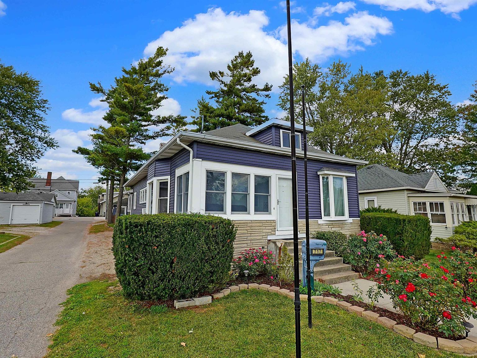 717 E Market St Warsaw, IN 46580 - Thumbnail 2