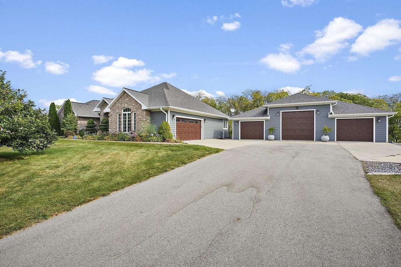 1679 Marian Ct Mineral Point, WI 53565 - Thumbnail 2