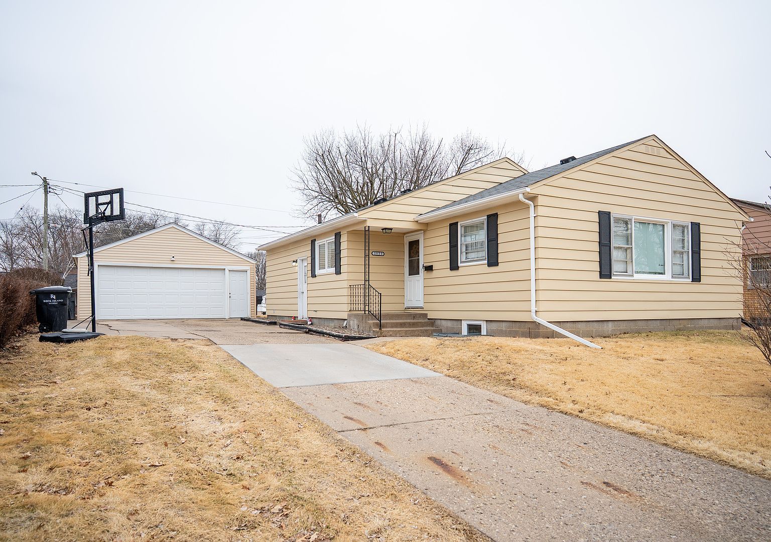 2550 26th St Rock Island, IL 61201  | Single Family
