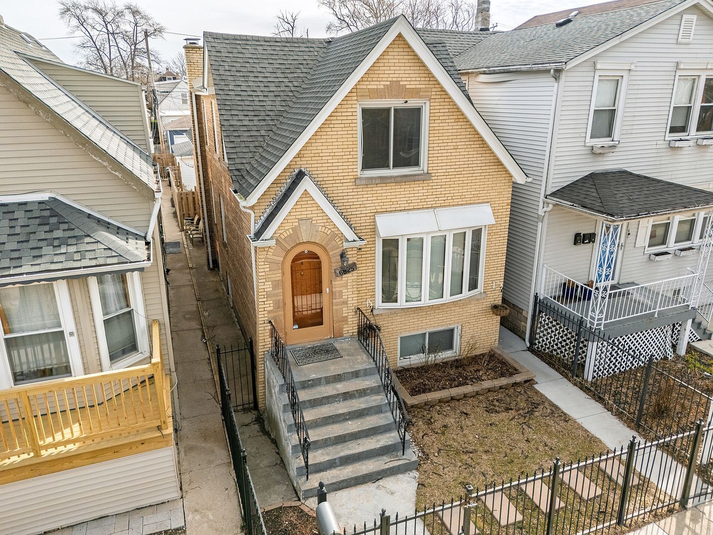 6825 S Rockwell St Chicago, IL 60629  | Multi Family
