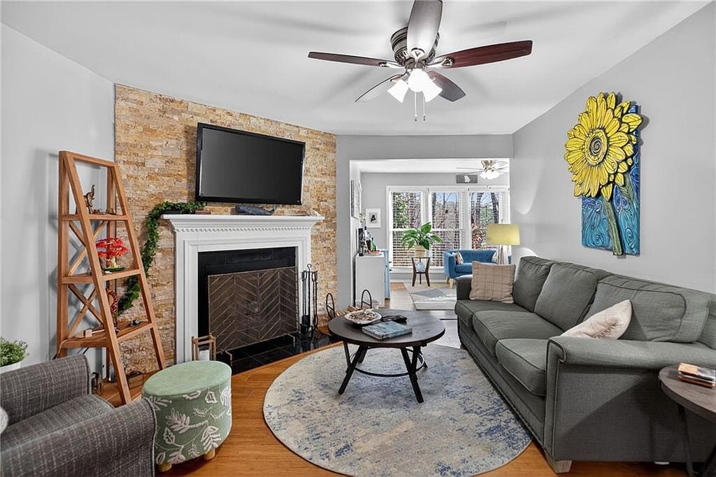 3019 Canyon Point Cir Roswell, GA 30076 - Thumbnail 2