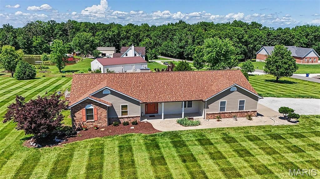 151 Plantation Dr Troy, MO 63379, 63379