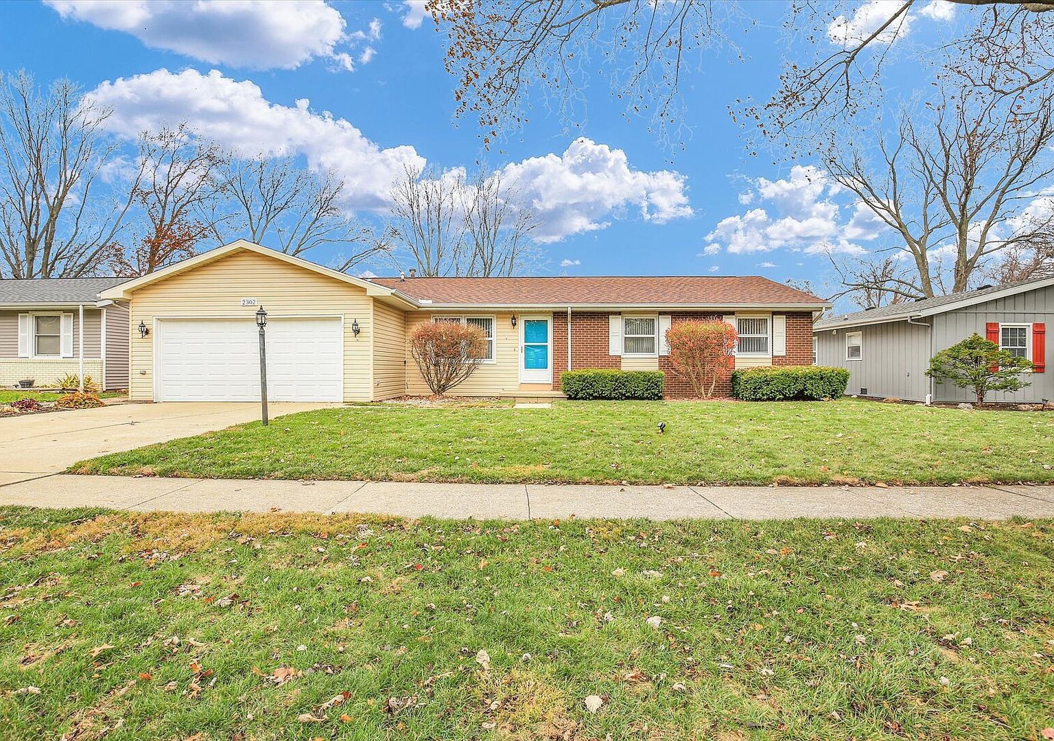 2302 Blackthorn Dr Champaign, IL 61821 - Thumbnail 2