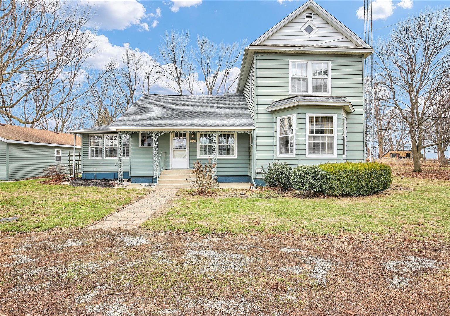 112 W North Front St Sadorus, IL 61872 - Thumbnail 2