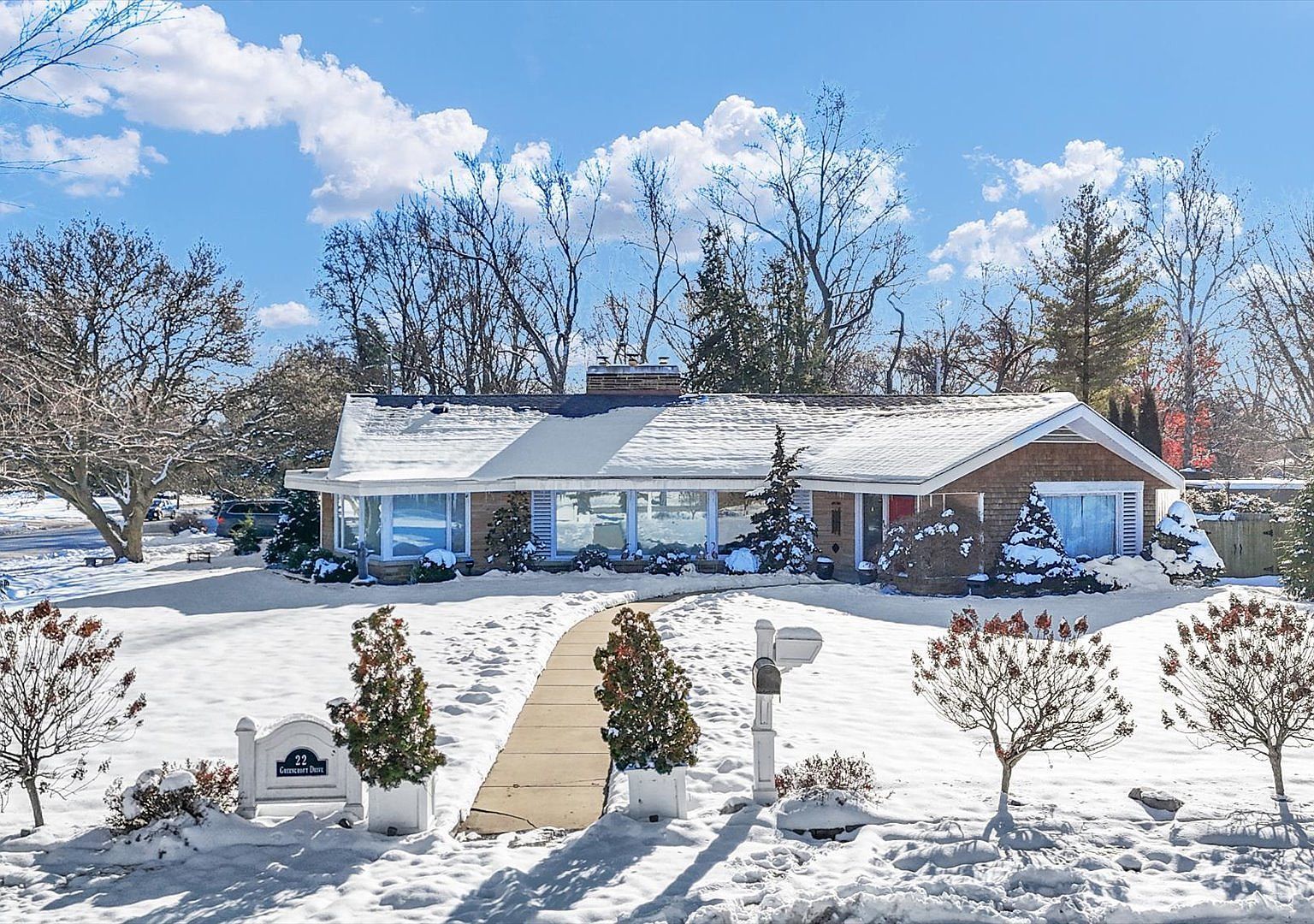 22 Greencroft Dr Champaign, IL 61821 - Thumbnail 2