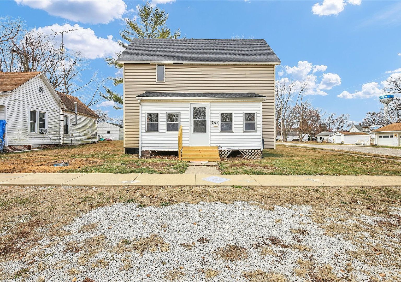 602 S Elm St Villa Grove, IL 61956 - Thumbnail 2