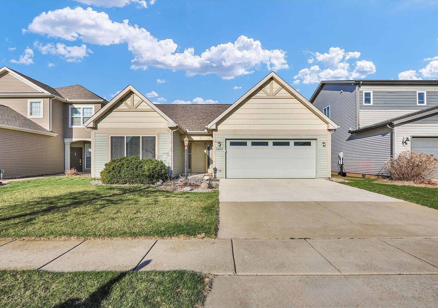 3207 Stanley Ln Champaign, IL 61822  | Single Family