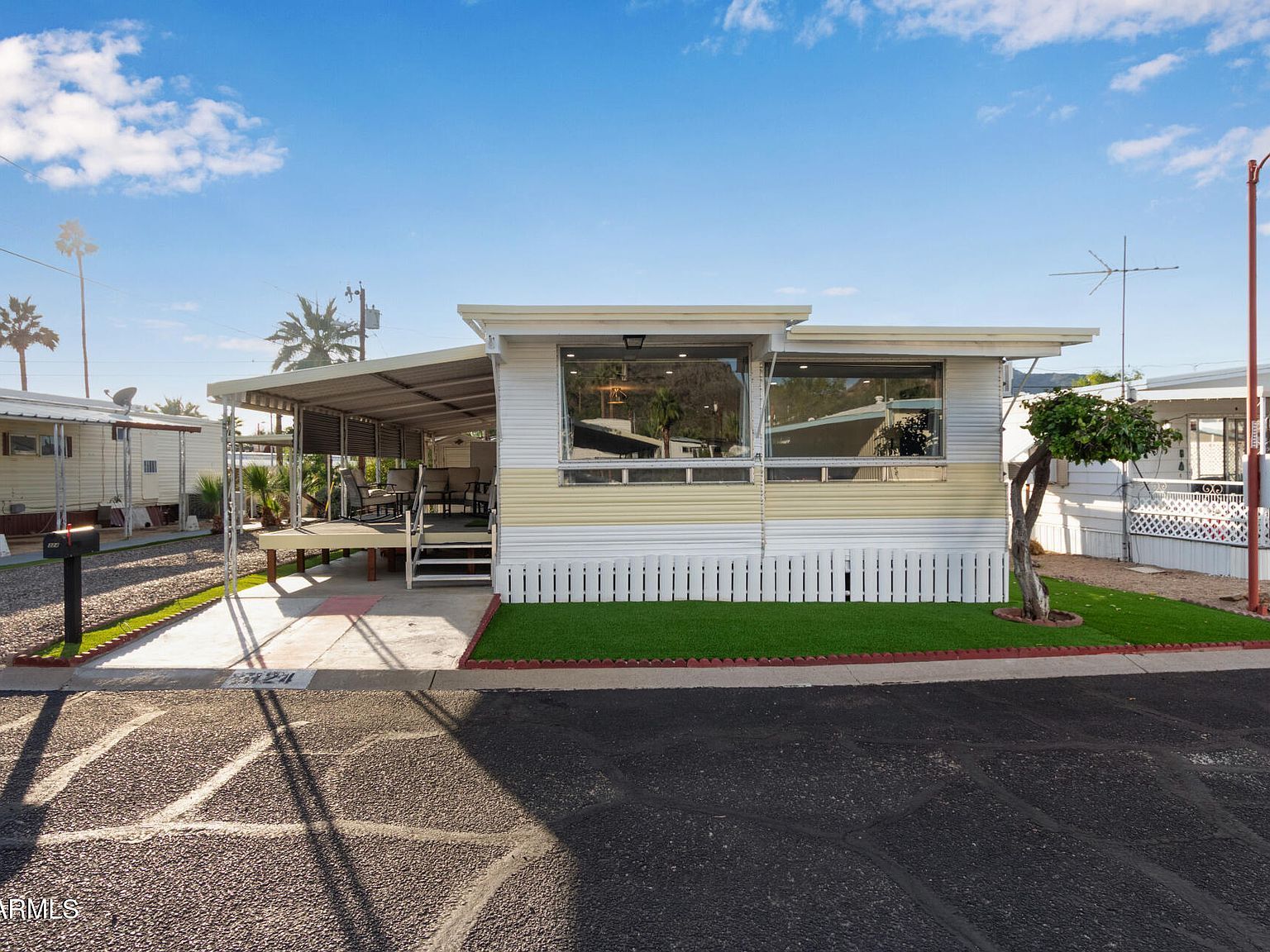 10401 N Cave Creek Rd LOT 324 Phoenix, AZ 85020 - Thumbnail 2