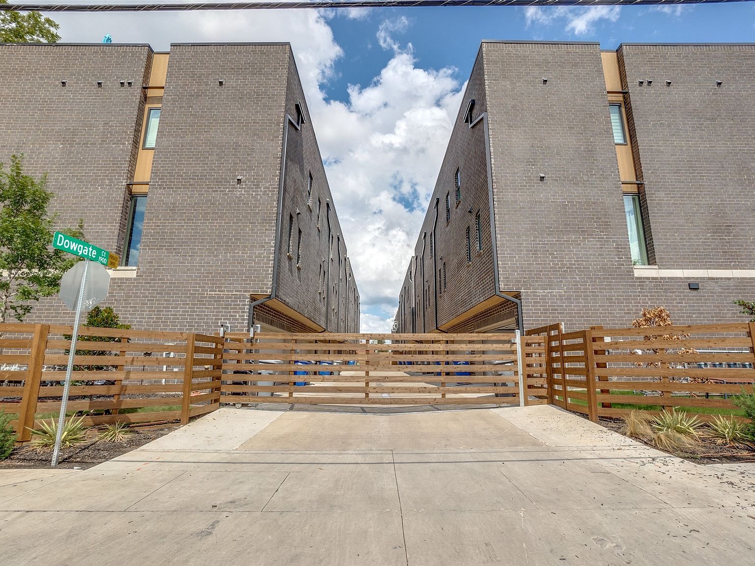1944 Dowgate Ct Dallas, TX 75204, 75204