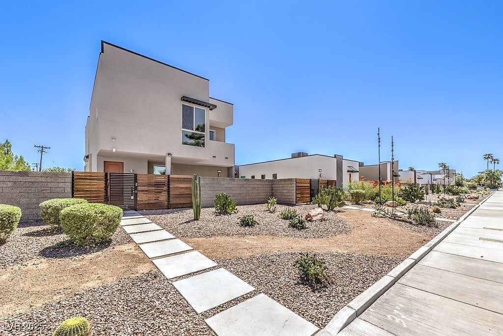 1303 S 8th St Las Vegas, NV 89104 - Thumbnail 2