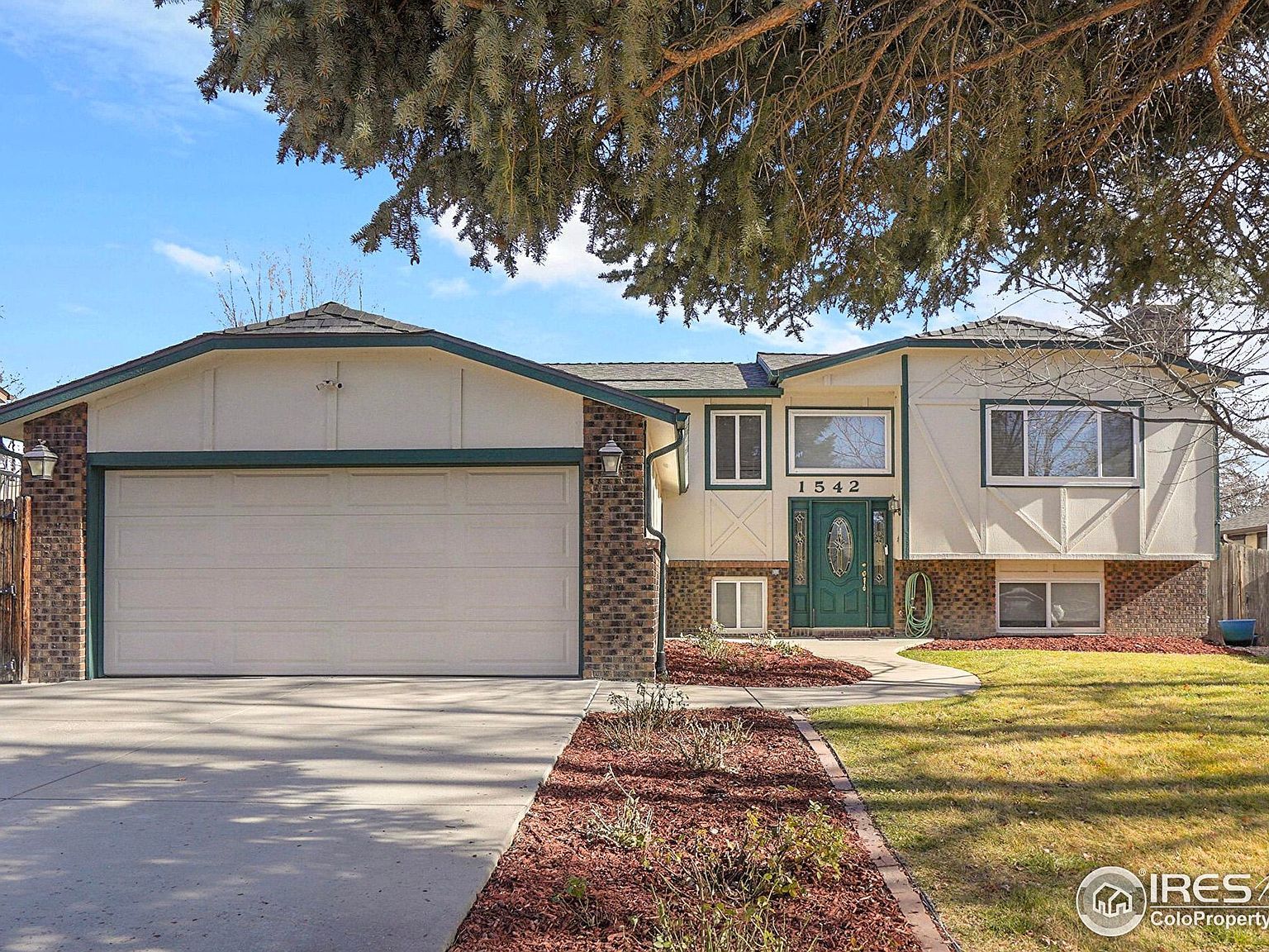 1542 Cambridge Dr Longmont, CO 80503 - Thumbnail 2