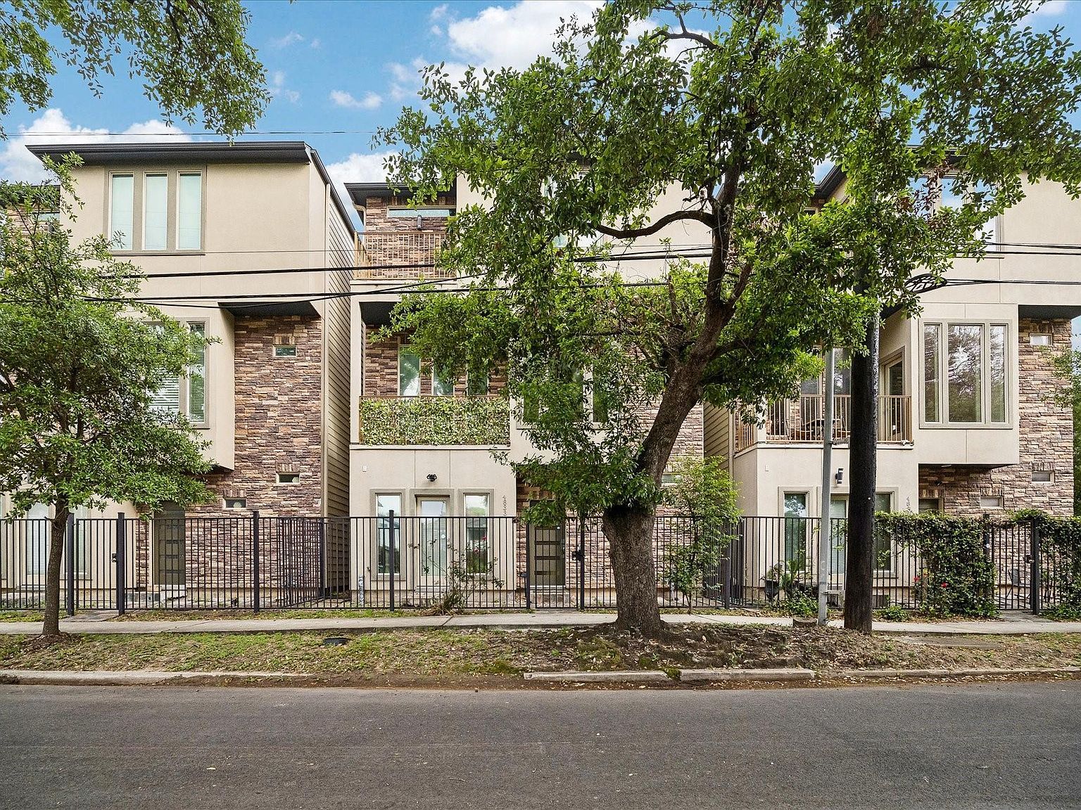 4833 Chenevert St Houston, TX 77004, 77004