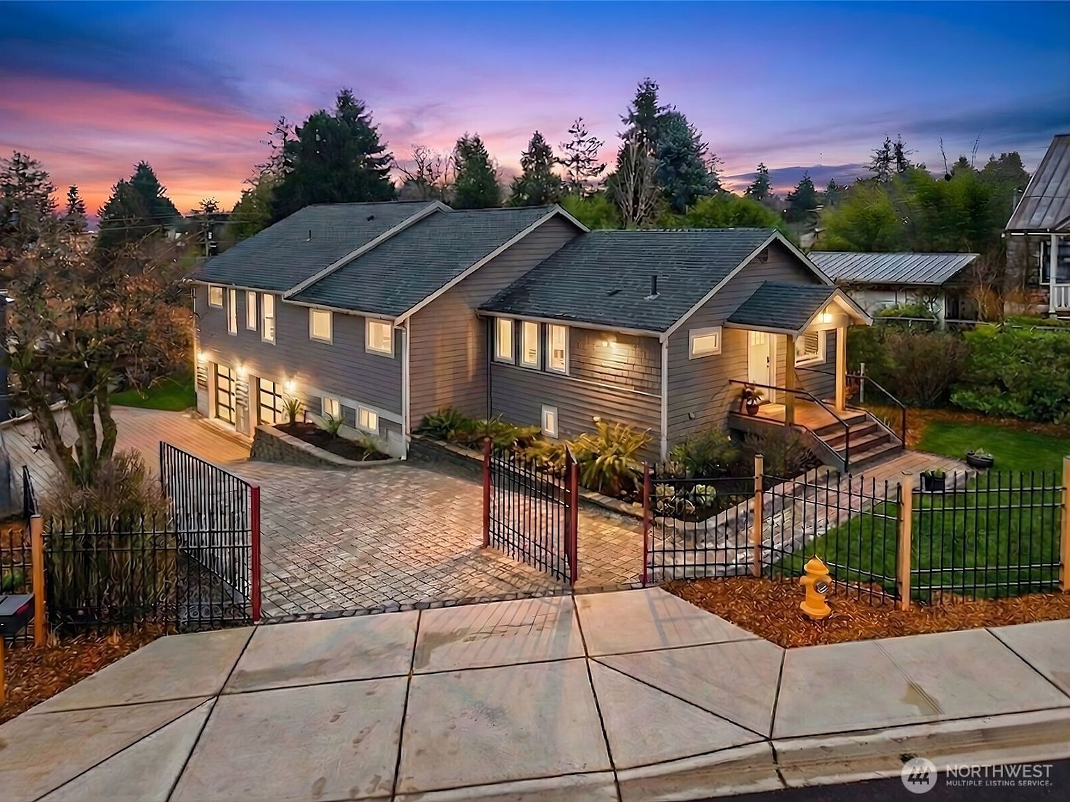 11642 Roseberg Ave S Seattle, WA 98168 - Thumbnail 2