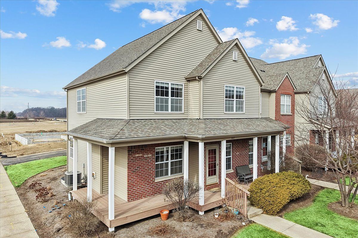 607 Clayton Cir Unit 607 Sycamore, IL 60178 - Thumbnail 2