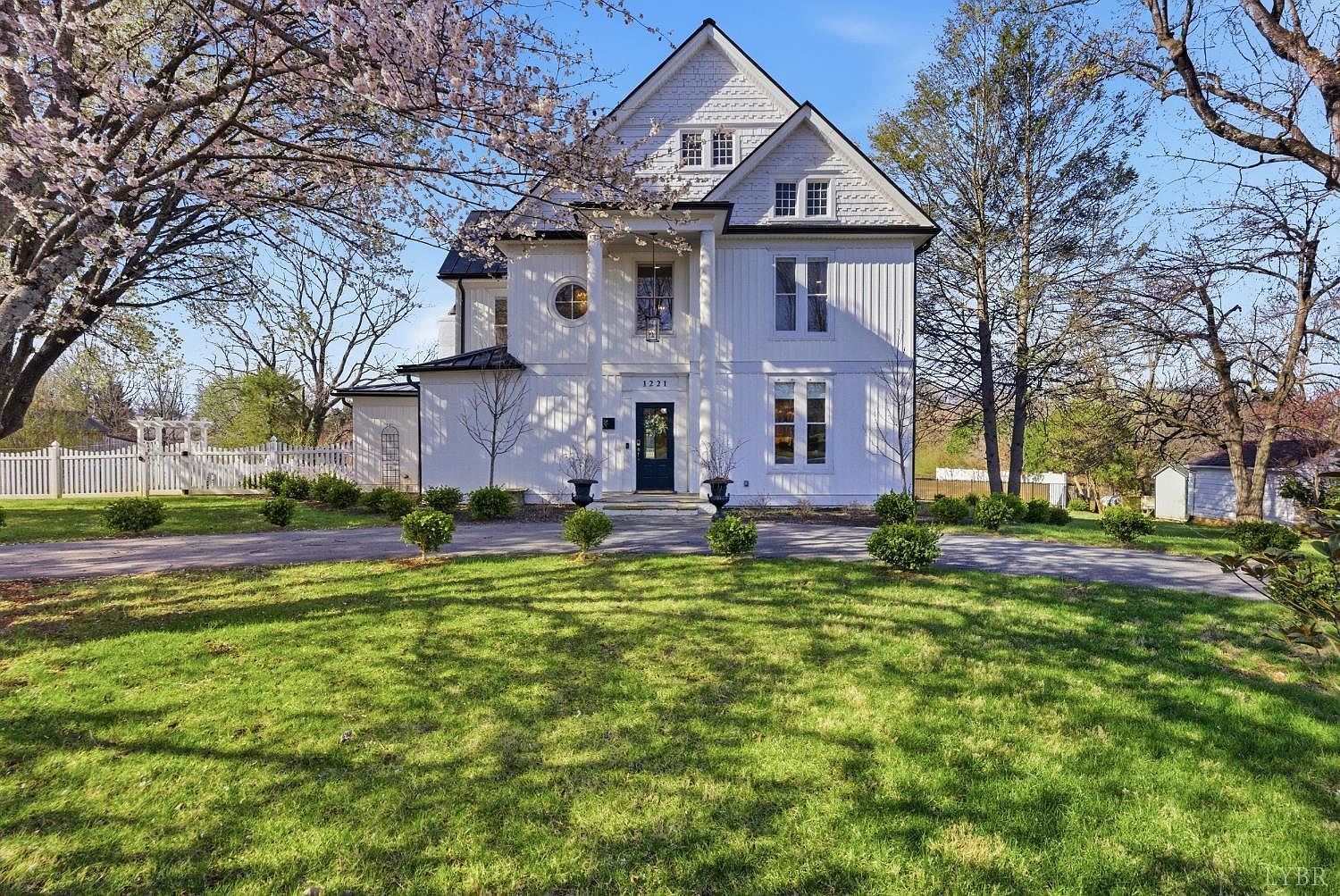 1221 Oakwood St Bedford, VA 24523 - Thumbnail 2