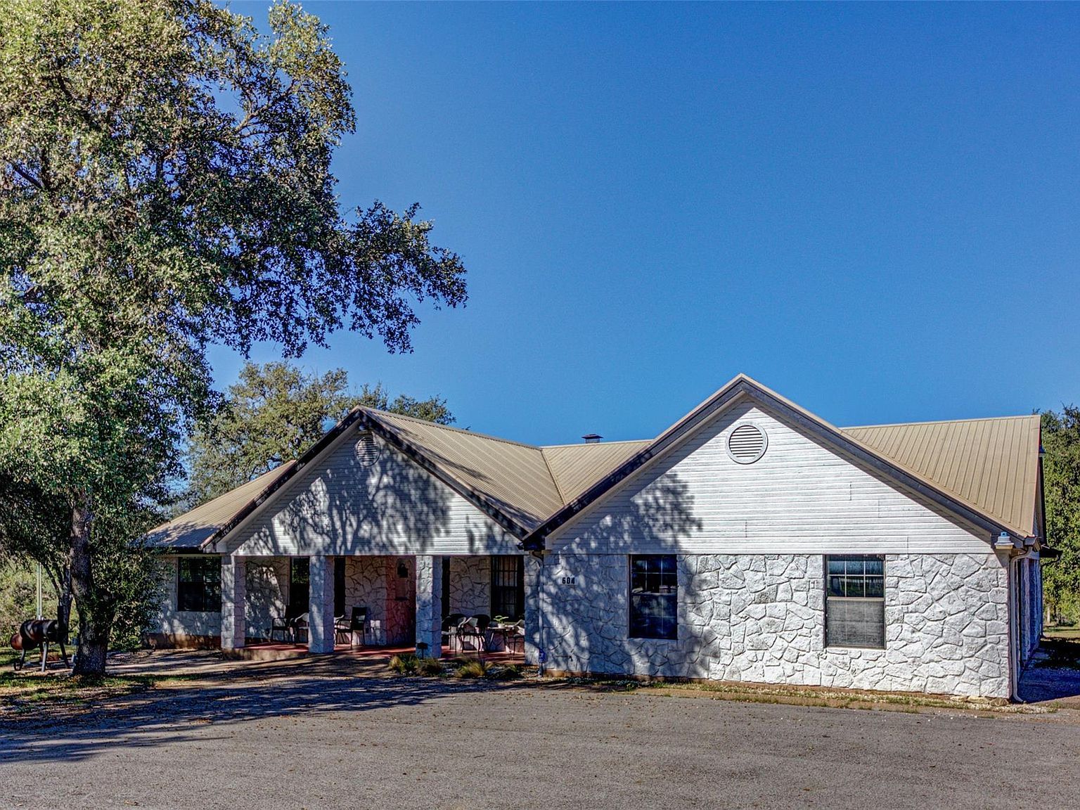 604 Oakwood Dr Buda, TX 78610 - Thumbnail 2