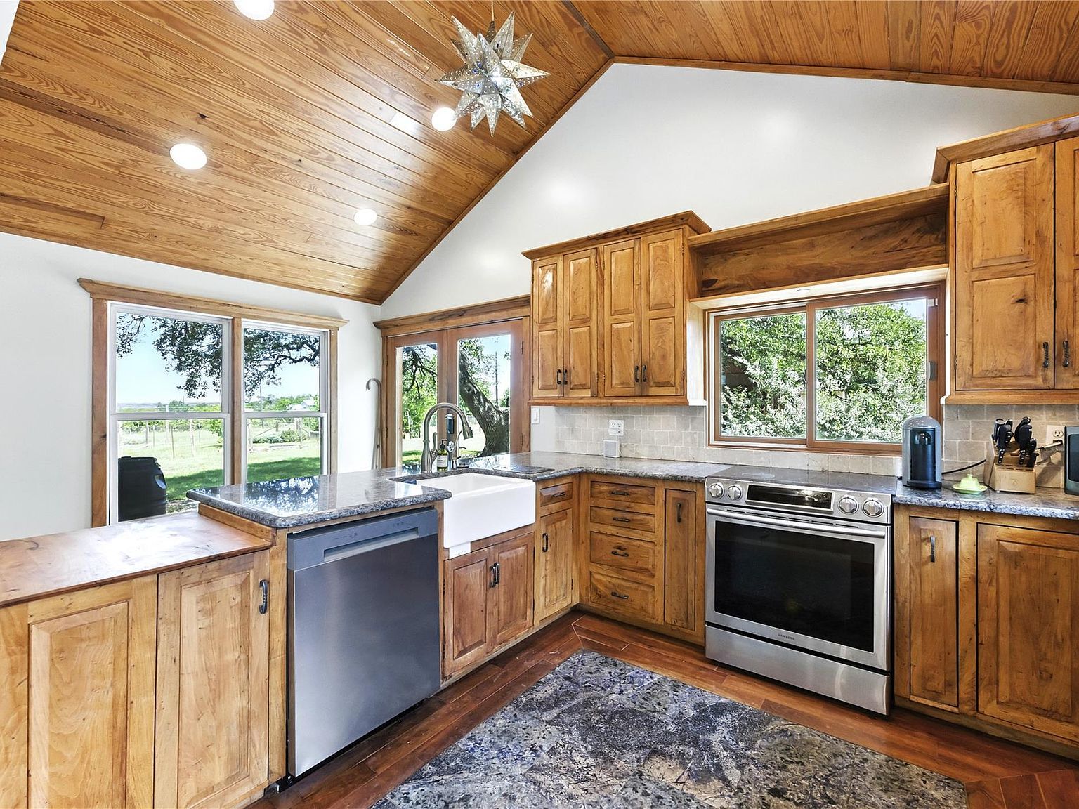 190 Carol Ann Dr Austin, TX 78737 - Thumbnail 2