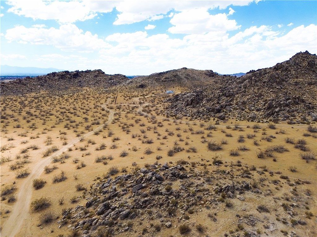 15 Laguna Seca Rd Apple Valley, CA 92307 - Thumbnail 2