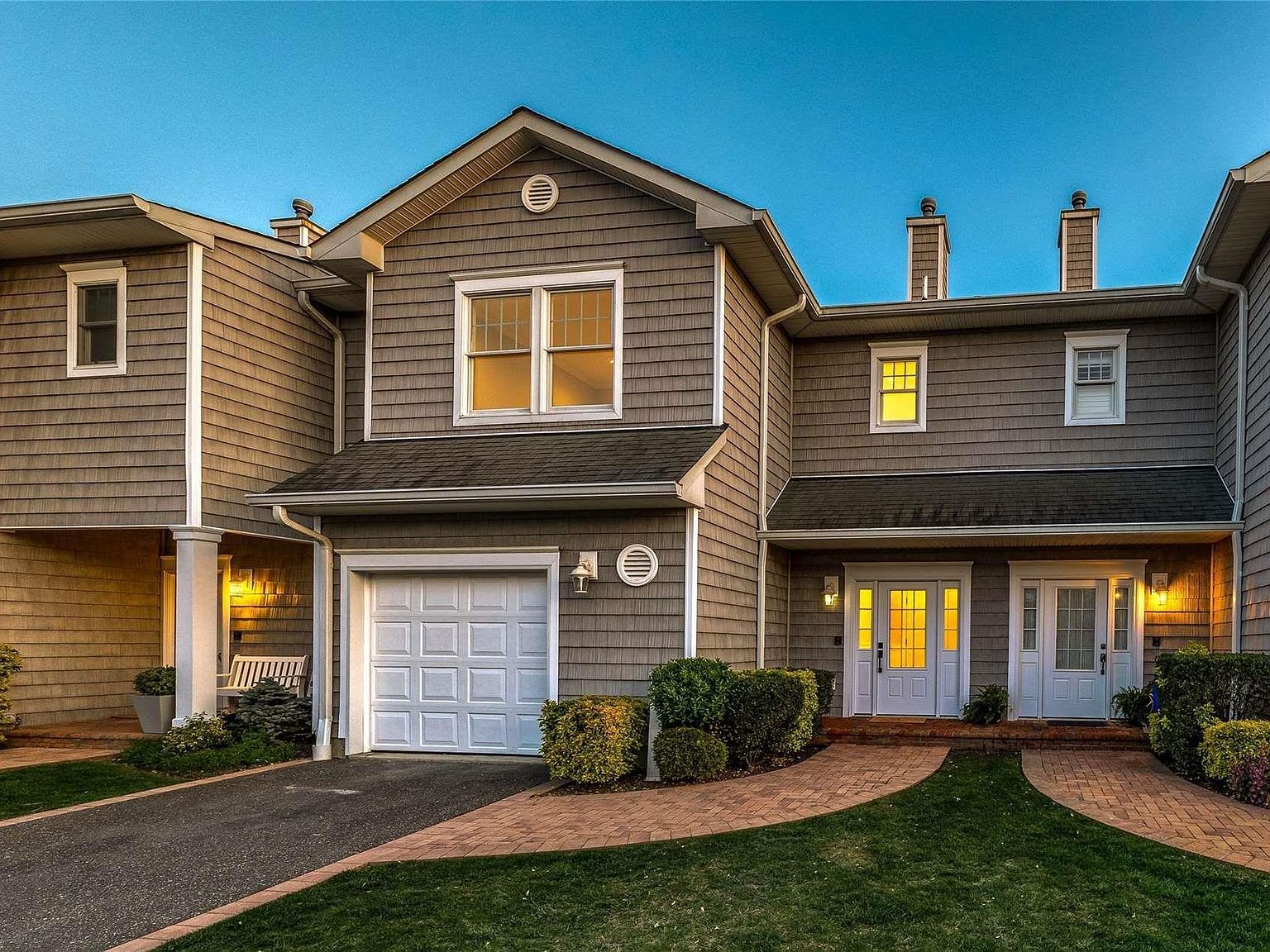 8 Ocean Watch Ct Freeport, NY 11520 - Thumbnail 2