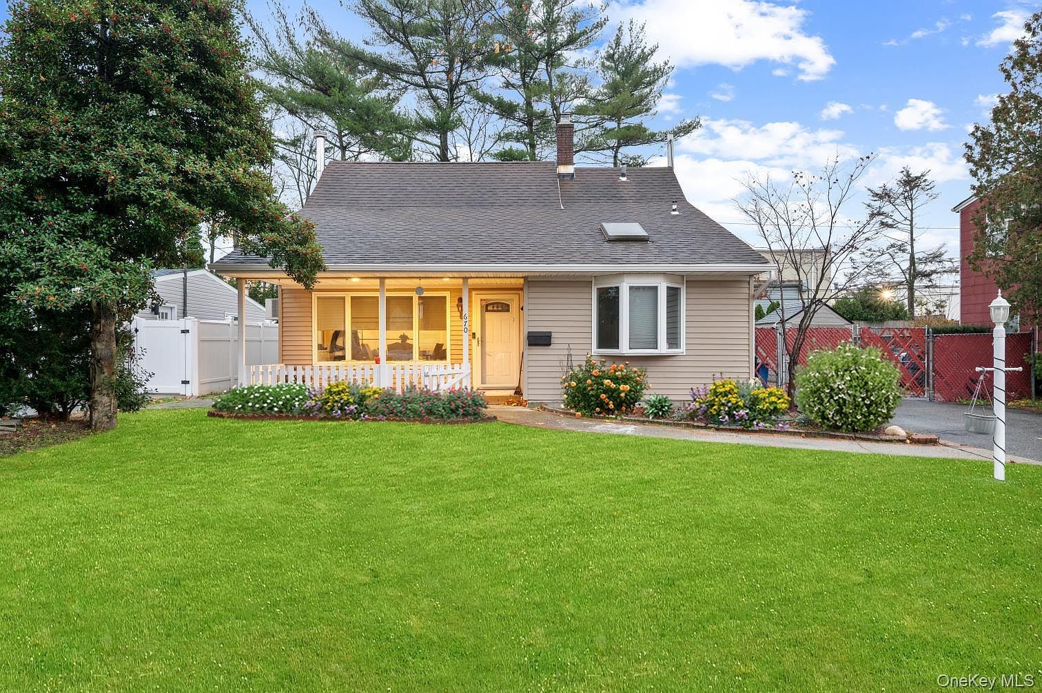 670 Mason St Westbury, NY 11590 - Thumbnail 2