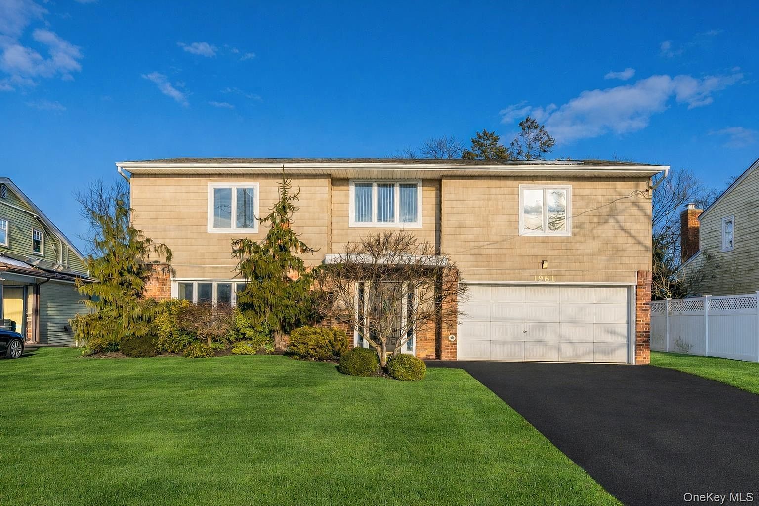 1981 Cynthia Ln Merrick, NY 11566 - Thumbnail 2