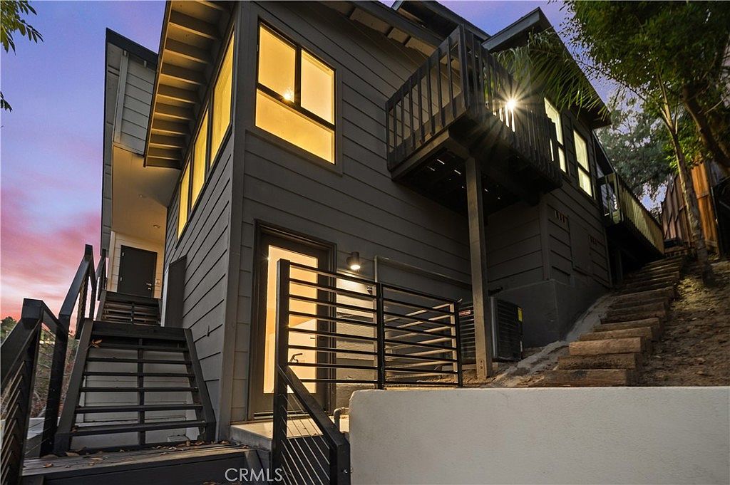 3947 Sumac Dr Sherman Oaks, CA 91403 - Thumbnail 2