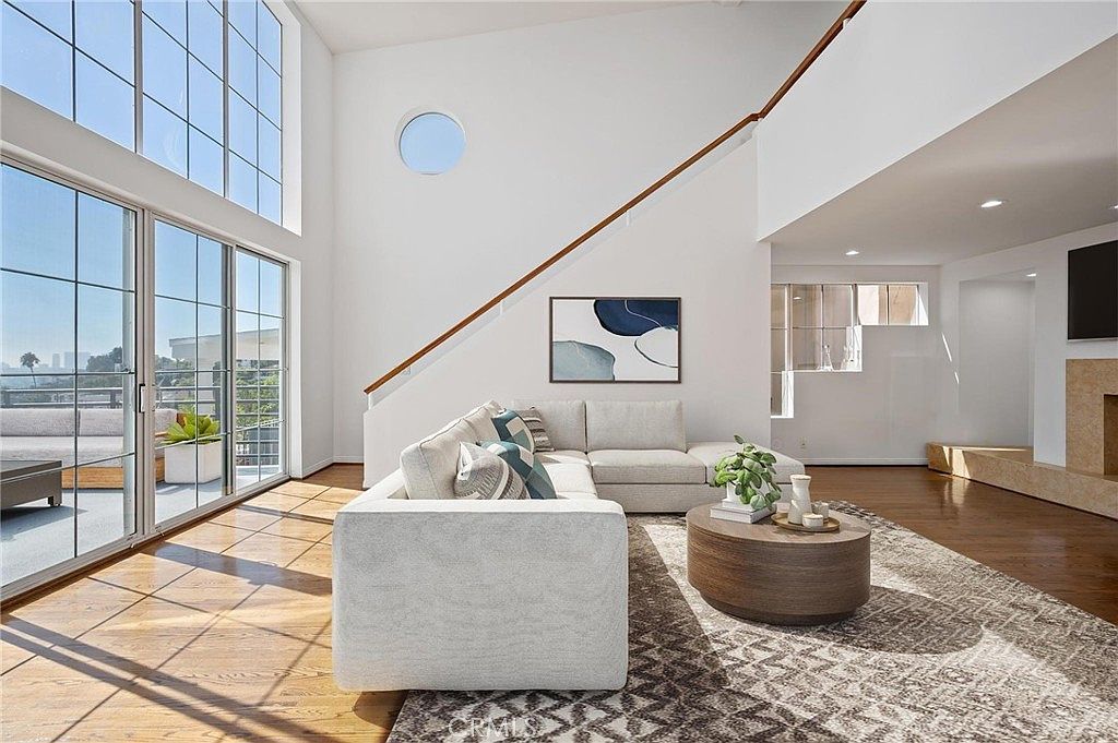 8246 Woodshill Trl Los Angeles, CA 90069 - Thumbnail 2