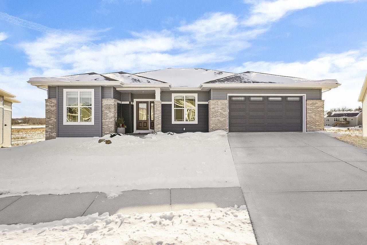 1258 Misty Forest Rd Sun Prairie, WI 53590 - Thumbnail 2