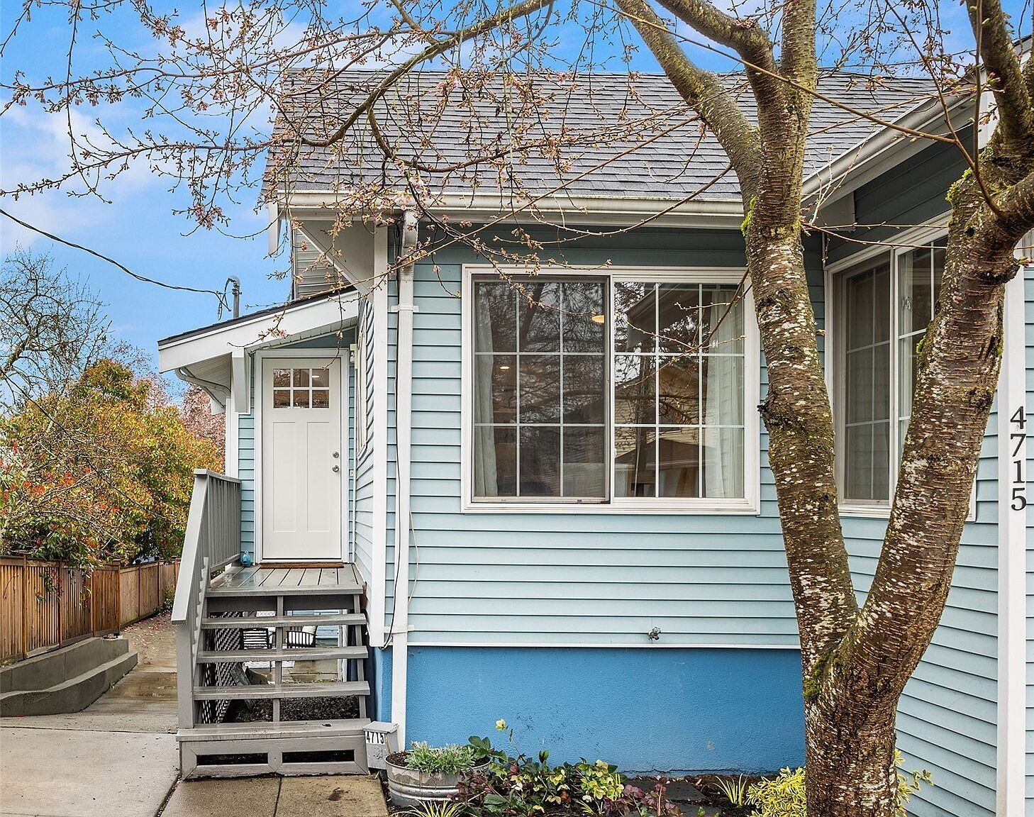 4715 S Orcas St Seattle, WA 98118 - Thumbnail 2