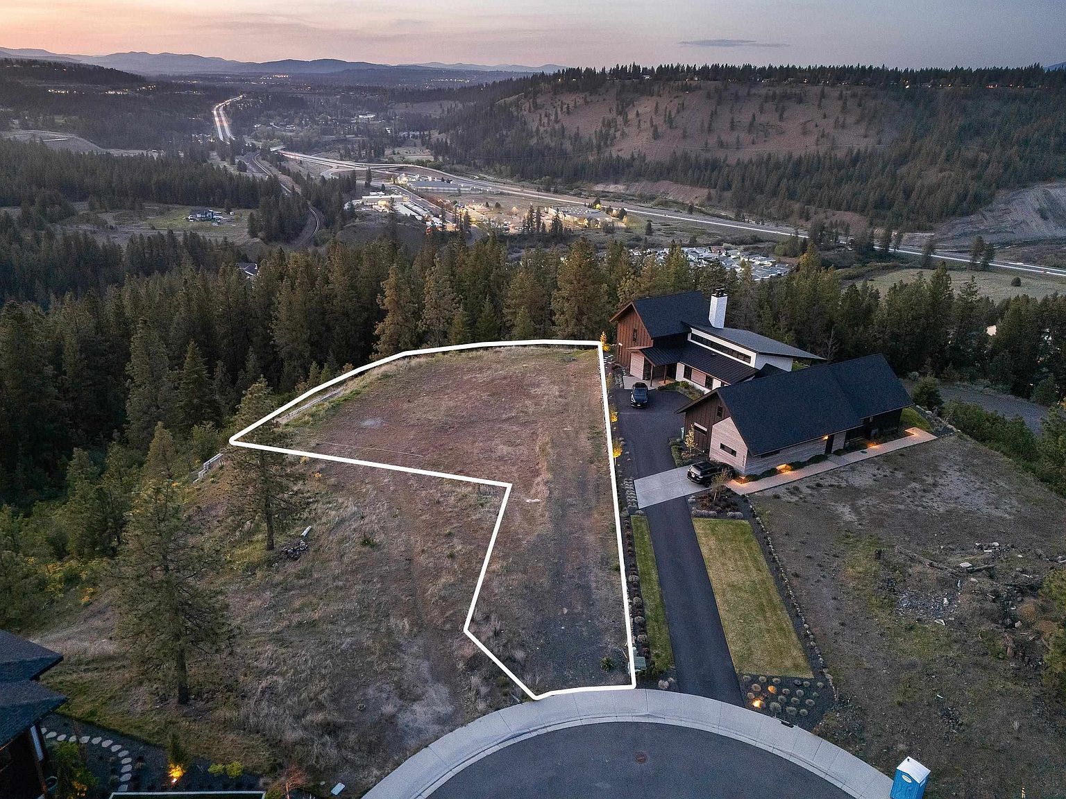 5204 S Falcon Point Ct Spokane, WA 99224 - Thumbnail 2