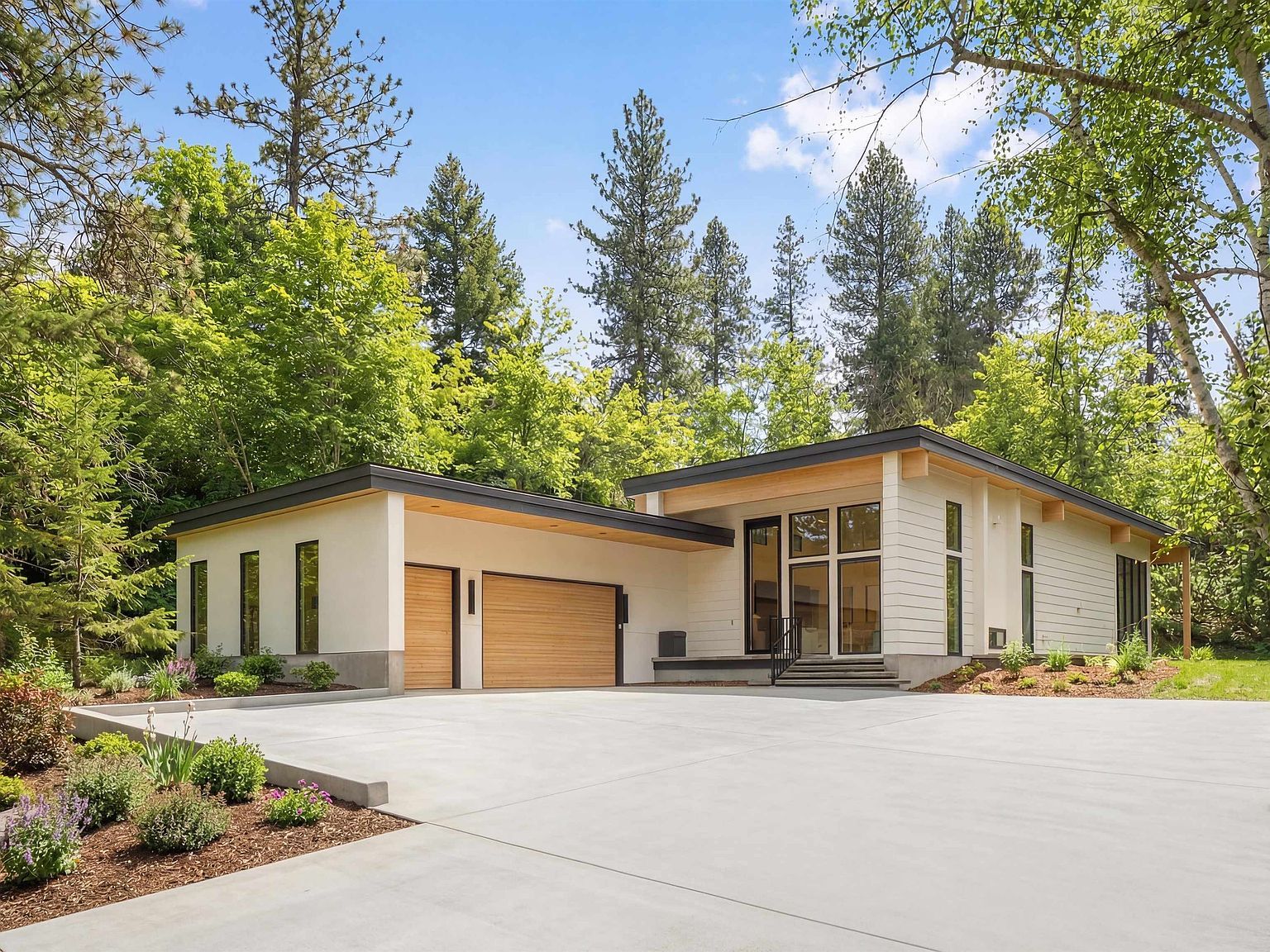 1518 E 20th Ave Spokane, WA 99203 - Thumbnail 2