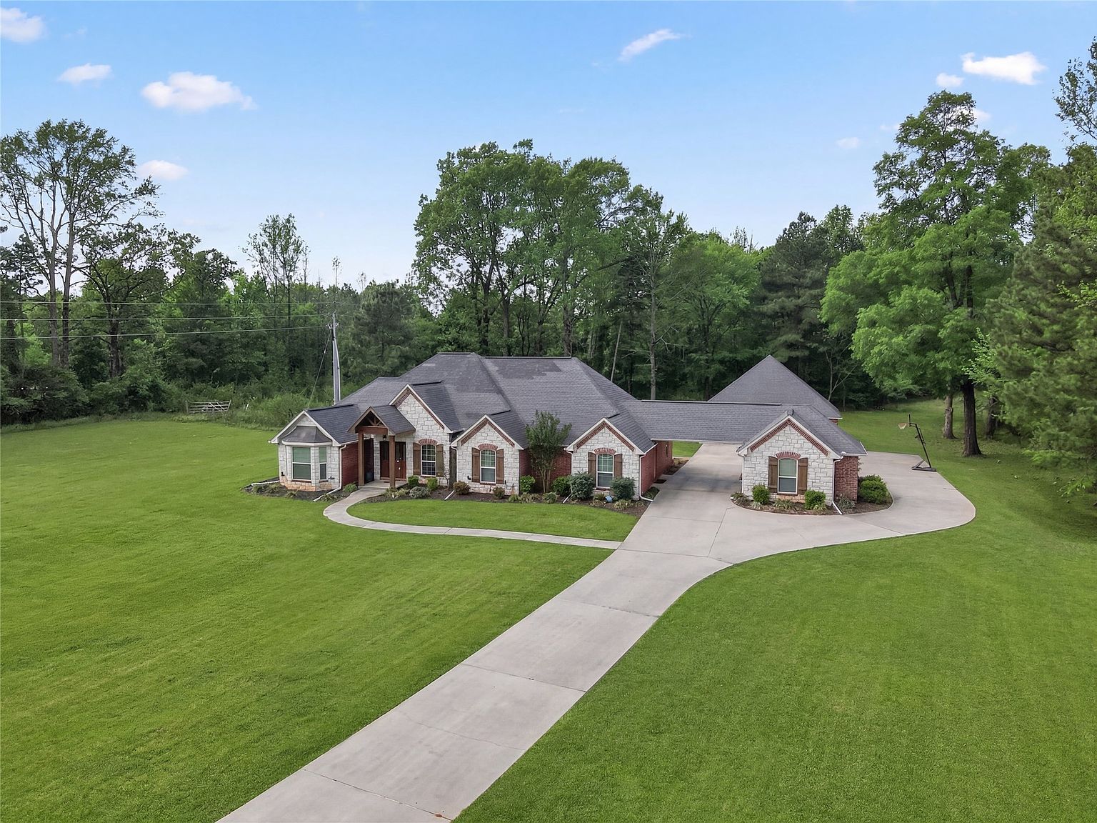 10 Weatherby Dr Hooks, TX 75561  | Single Family