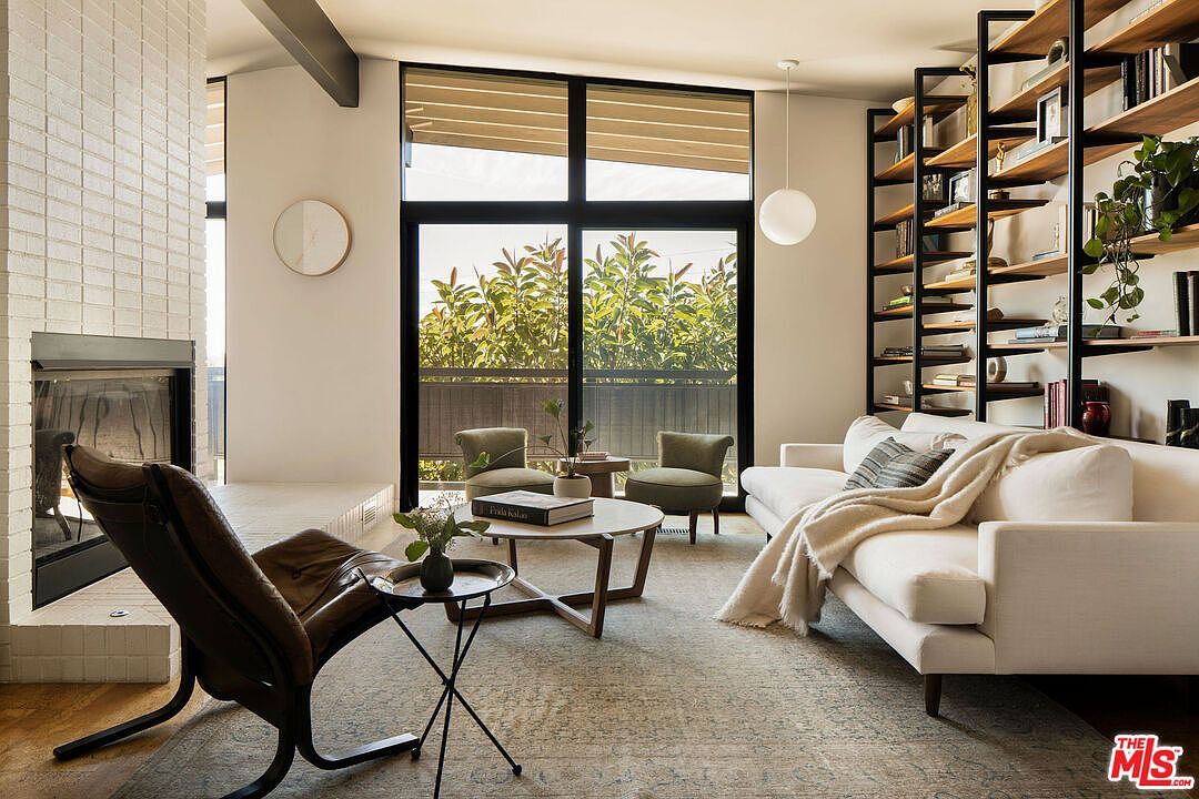 2825 La Cuesta Dr Los Angeles, CA 90046 - Thumbnail 2