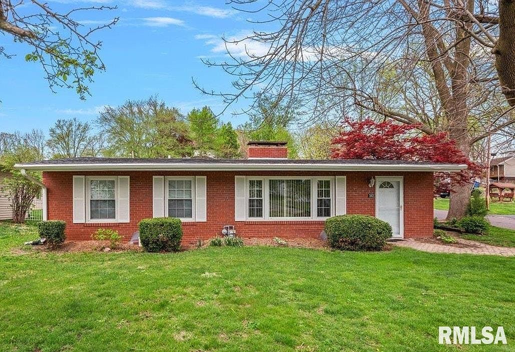 303 W Lincoln Ave Petersburg, IL 62675  | Single Family