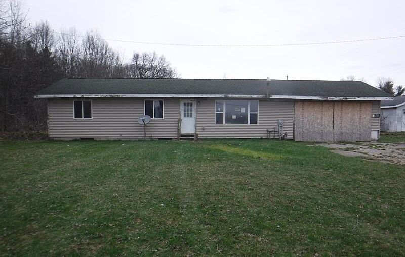 30450 M 152 Dowagiac, MI 49047  | Single Family