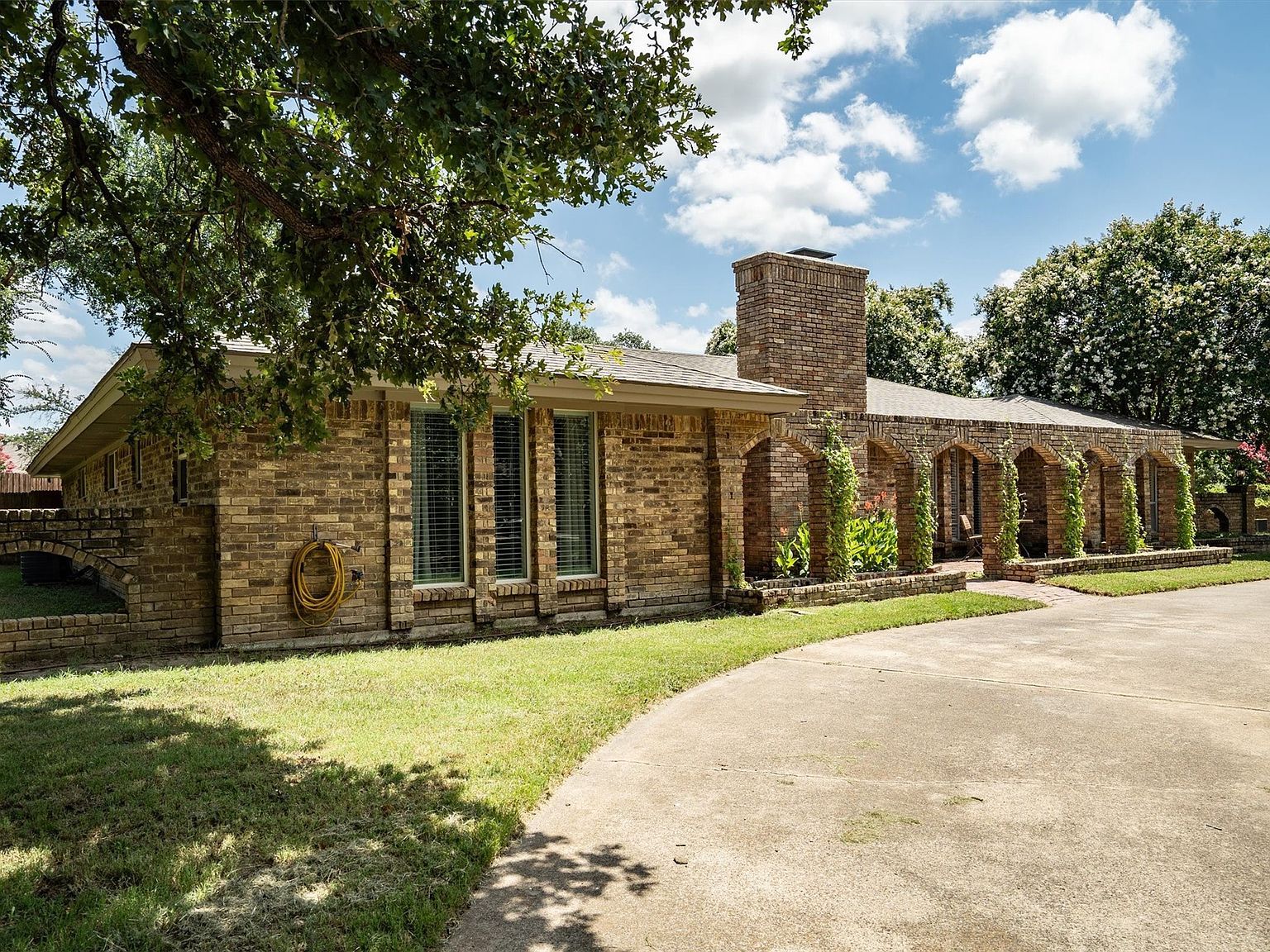 2016 Pembrooke Pl Denton, TX 76205 - Thumbnail 2