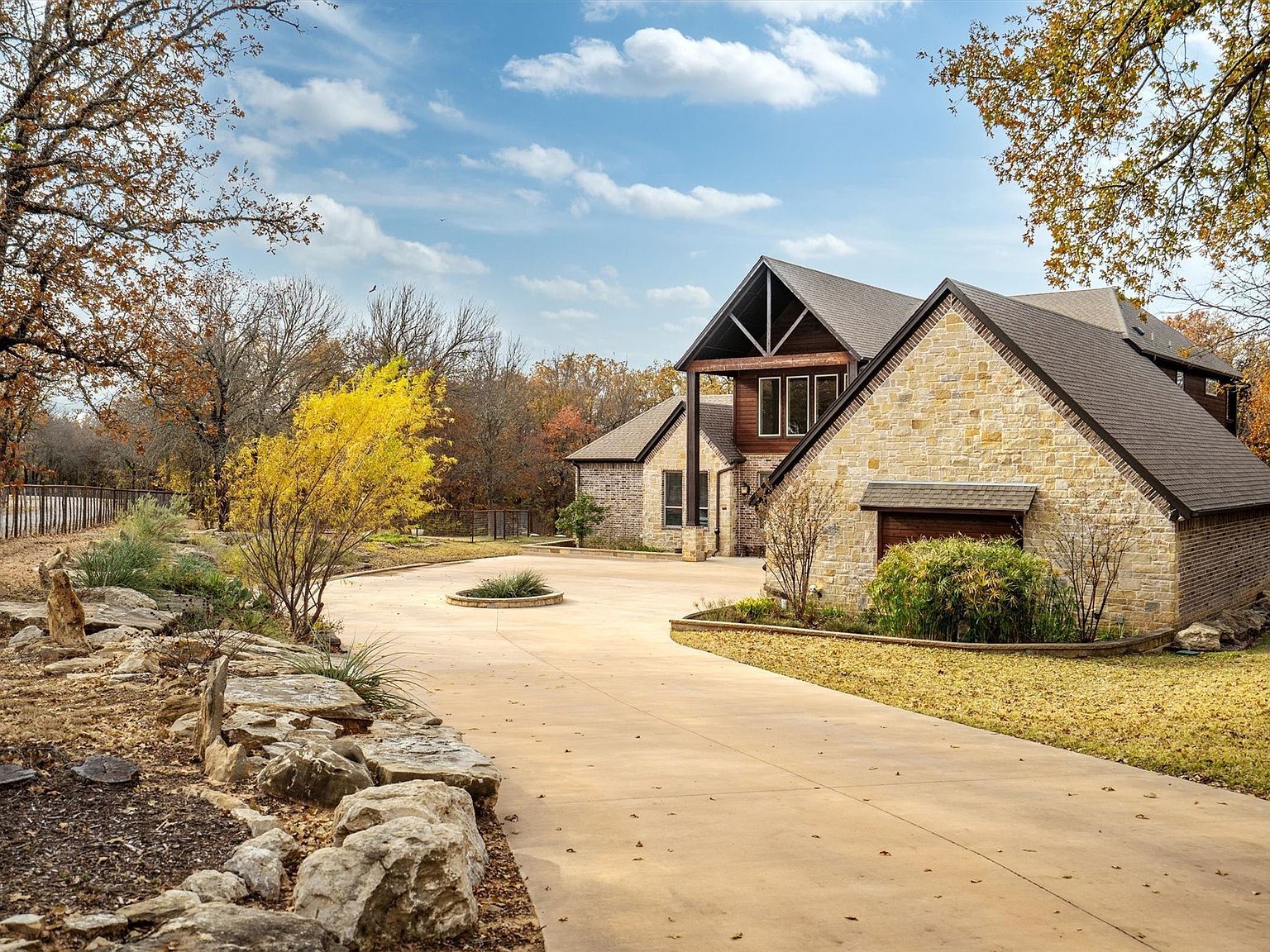 812 S Duncan Creek Ct Brock, TX 76087 - Thumbnail 2