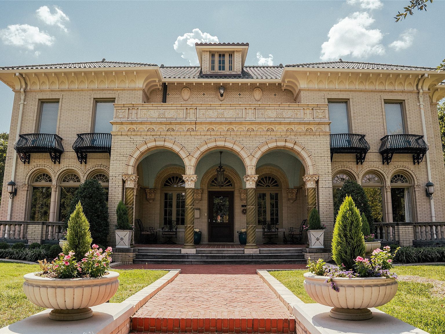 1001 Elizabeth Blvd Fort Worth, TX 76110 - Thumbnail 2