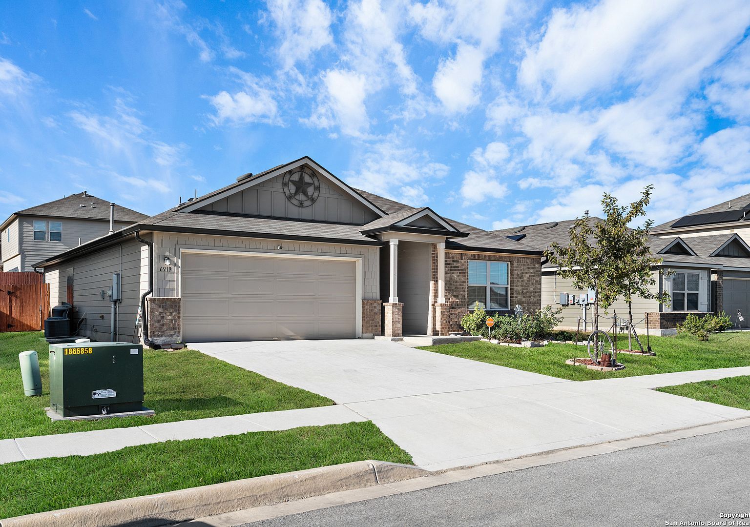 6919 Titan Park Converse, TX 78109 - Thumbnail 2