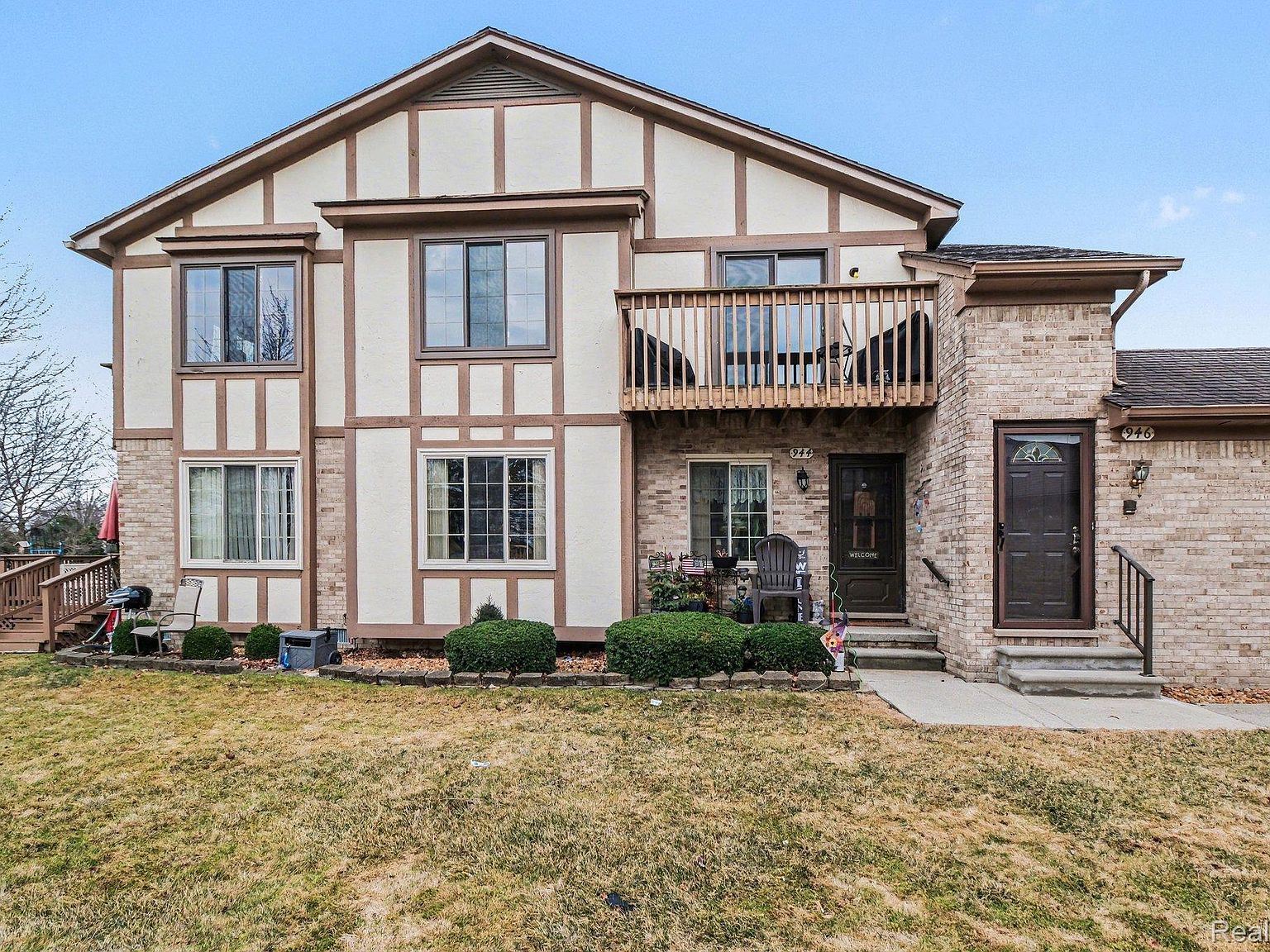 946 Country Club Dr Saint Clair Shores, MI 48082 - Thumbnail 2