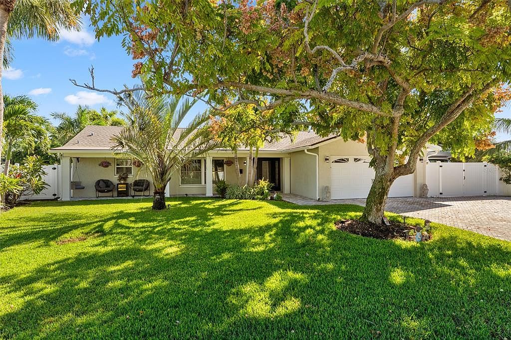 4592 40th St S Saint Petersburg, FL 33711 - Thumbnail 2