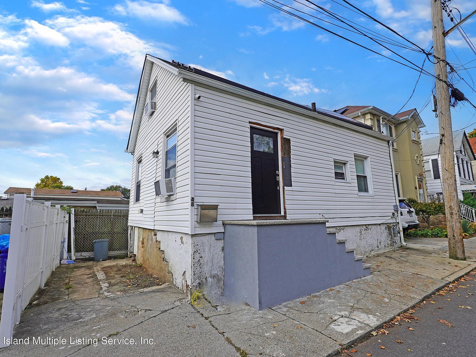 48 White Plains Ave Staten Island, NY 10305 - Thumbnail 2