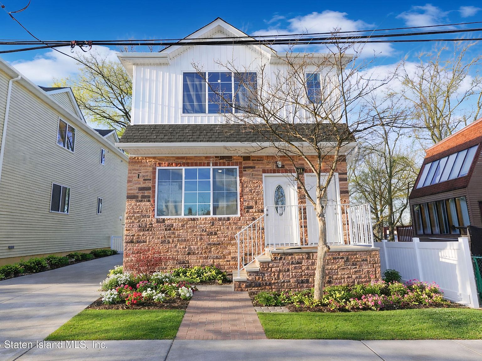 24 Shaughnessy Ln Staten Island, NY 10305 - Thumbnail 2